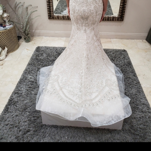 Wedding dress  Size 6 - Picture 3 of 5